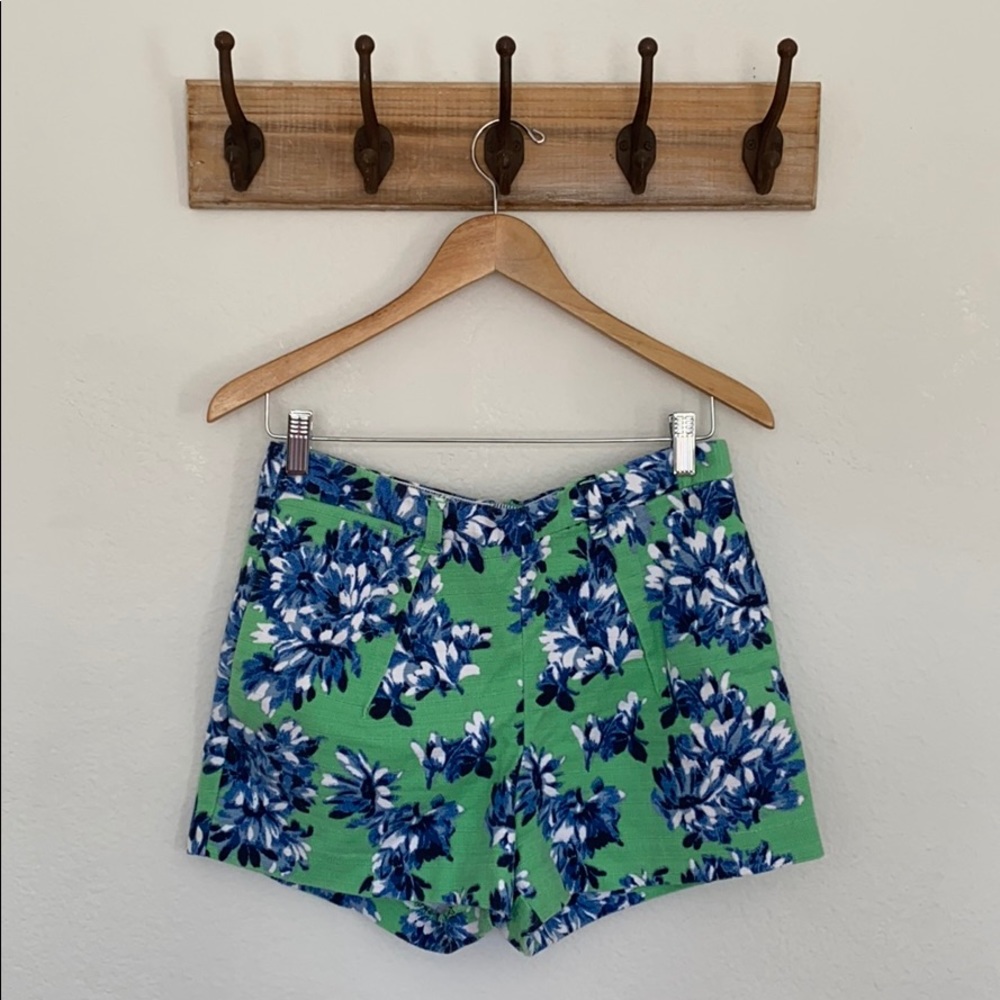 Pleated high waisted floral shorts